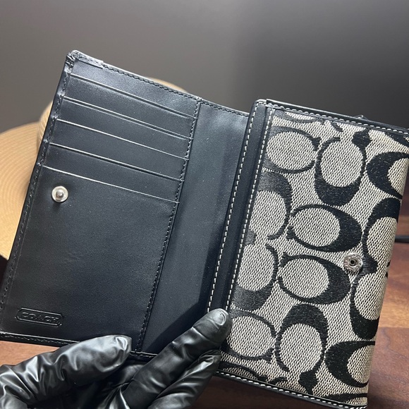 Coach Leatherware Snap zippy wallet - Picture 3 of 15